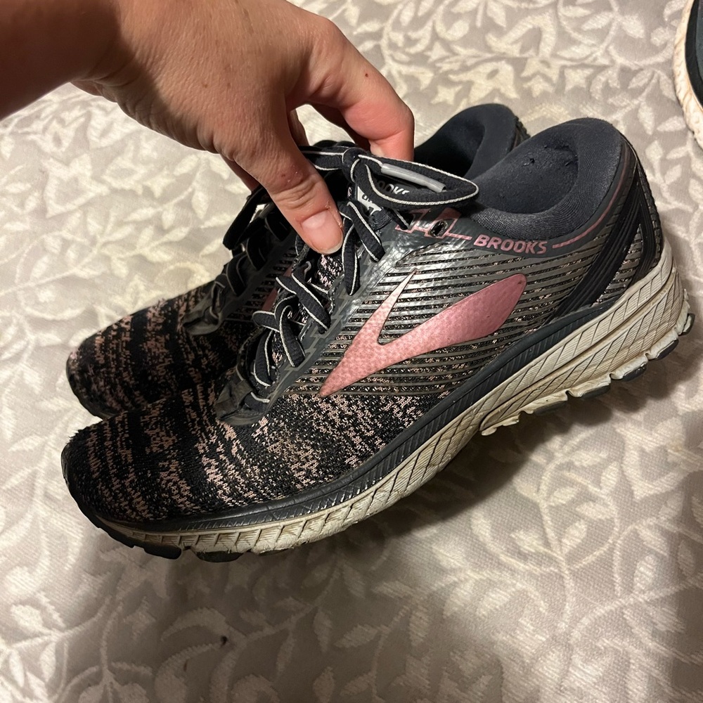 Brooks tennis shoes